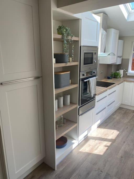 Beautiful 3 Bed Home In The Heart Of New Forest Hordle Eksteriør billede