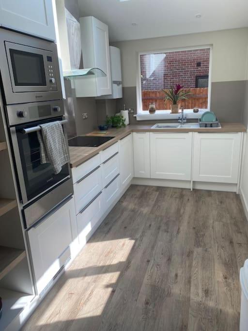 Beautiful 3 Bed Home In The Heart Of New Forest Hordle Eksteriør billede